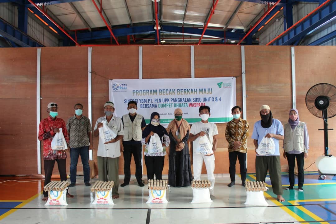 Collaborating With Dd Waspada Baitul Maal Foundation Pln Distributes Staple Food To Becak Workers In Pangkalan Susu Ddhk News