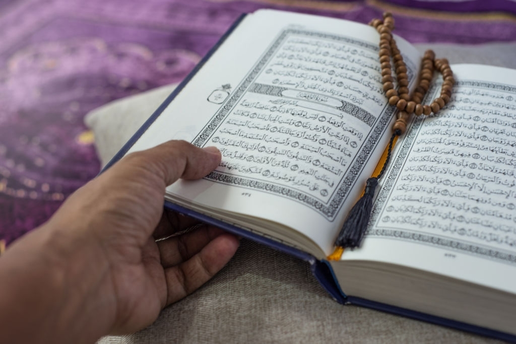 Tips Supaya Rajin Baca Al-Qur’an dan Khusyuk Shalat