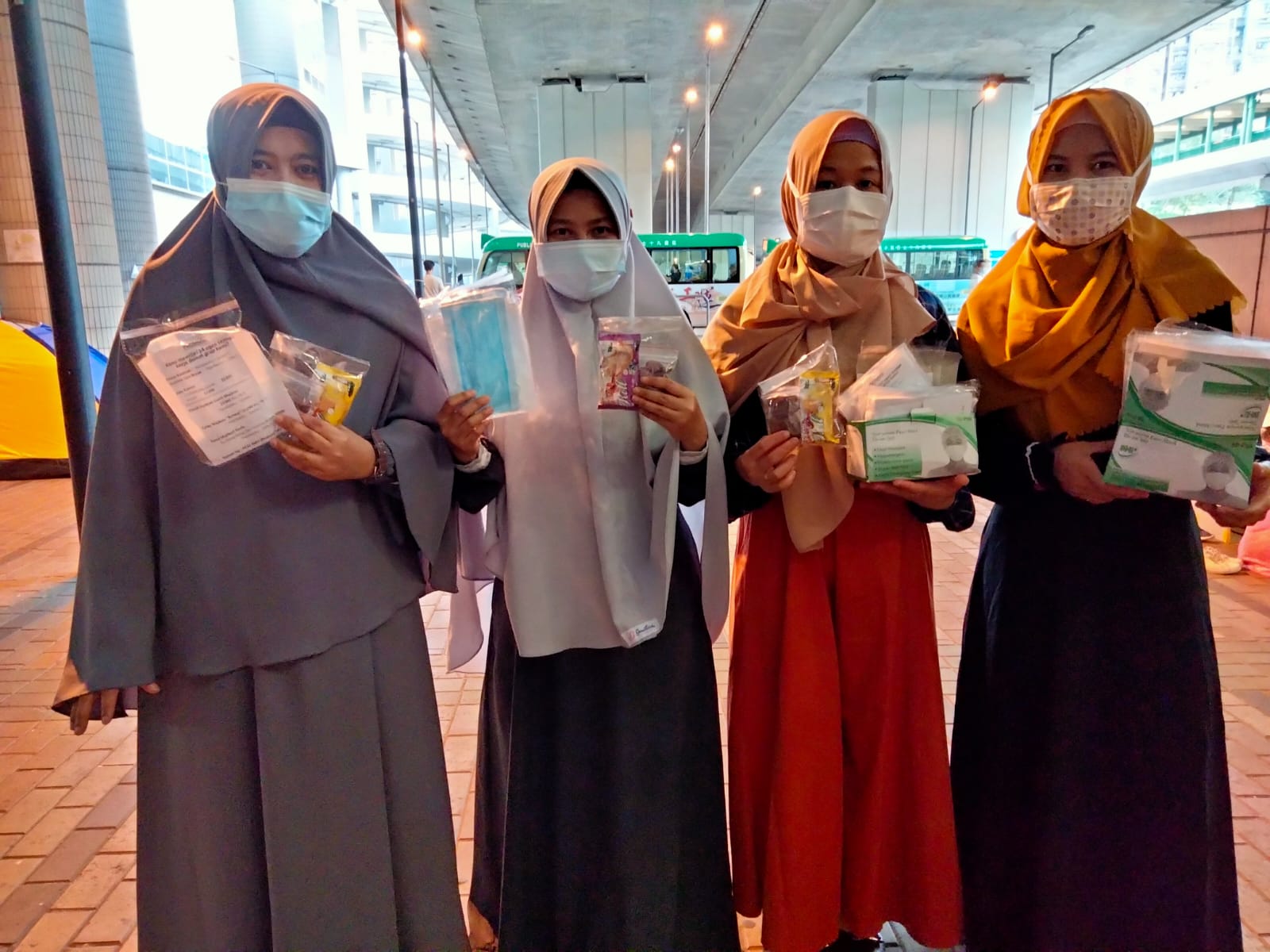 Libur Hari Buruh, Tim Sahabat Ramadhan DDHK Tebar Ta'jil Gratis dan Aksi Jemput Zakat Fitrah