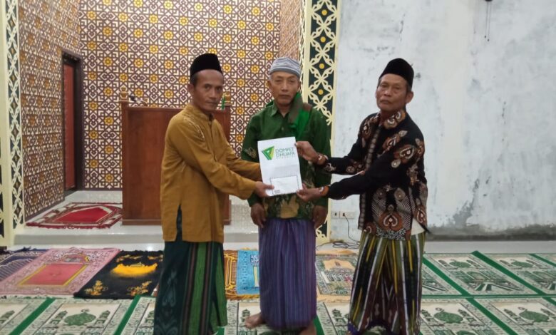 DDHK Santuni Fakir Miskin dan Jompo di Bandung, Bantu Masjid dan Lembaga Pendidikan di Tegal dan Kediri