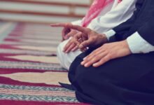 The Nature of the Prophet's Prayers: Finger Signing on Tasyahud and Reading the Second Salam (25)