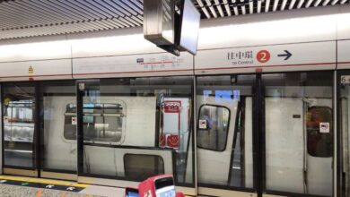 MTR di Stasiun Yau Ma Tei di Jalur Tsuen Wan