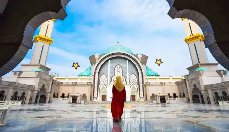 Prayer Entering the Mosque