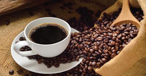 Drinking a cup of coffee is one of the good habits in the morning that can improve brain health.