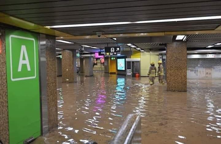 Hong Kong dilanda banjir besar.
