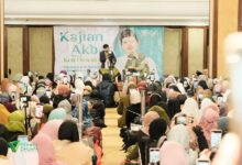 Thousands of worshipers filled the hall of the Kowloon Mosque, Tsim Sha Tsui, Hong Kong, to attend Kjaian Akbar by Koh Dennis Lim.