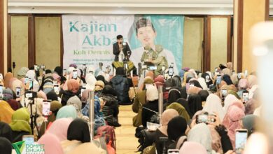 Thousands of worshipers filled the hall of the Kowloon Mosque, Tsim Sha Tsui, Hong Kong, to attend Kjaian Akbar by Koh Dennis Lim.
