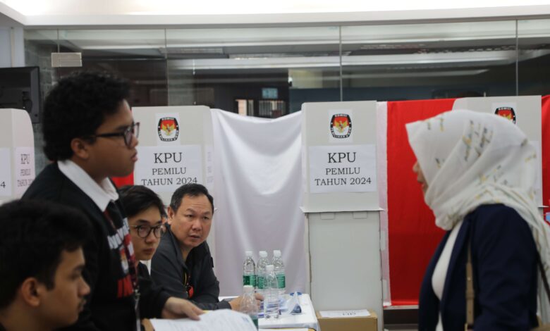 Les citoyens indonésiens de Hong Kong et de Macao ont voté dans les bureaux de vote du consulat général d'Indonésie à Hong Kong et par correspondance.