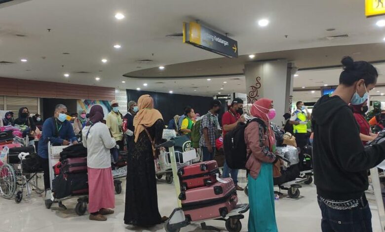 Many people, including PMI, have complained about the policy regarding limiting the amount of luggage brought in from abroad.