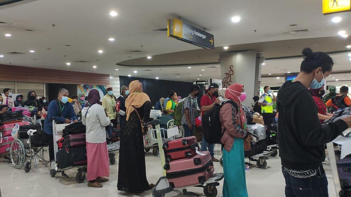 Many people, including PMI, have complained about the policy regarding limiting the amount of luggage brought in from abroad.