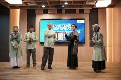 Penyerahan sertifikasi ISO sekaligus kick off meeting ini berlangsung di Ruang Sasana Budaya Rumah Kita, Philanthropy Building, Jakarta Selatan, Selasa, 21 Januari 2025 lalu.