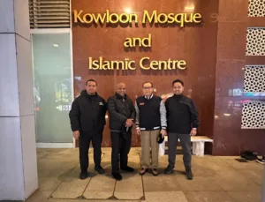 Prof Amin Summa mengunjungi Masjid Kowloon di Tsim Sha Tsui