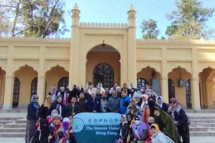 Dai Ambassador DDHK Dampingi Muallaf Tur Masjid dan Ziarah Makam Hong Kong