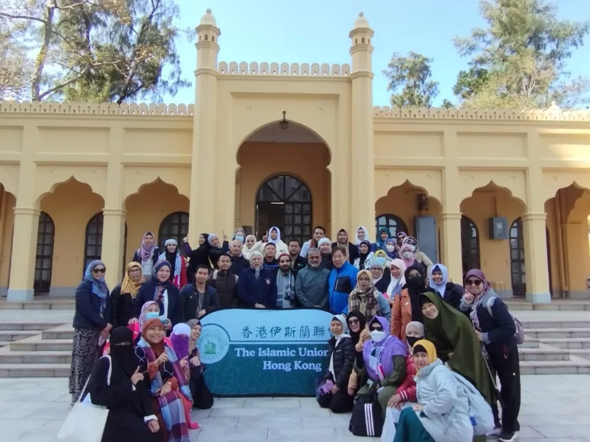 Dai Ambassador DDHK Dampingi Muallaf Tur Masjid dan Ziarah Makam Hong Kong