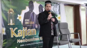 General Manager DDHK, Ustadz Fajar Shofari Nugraha memberikan sambutan di acara Kajian Akbar di Masjid Kowloon, TST.