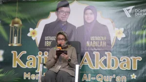 Ibu Endah R Yuliarti, Konsul Pensosbud KJRI Hong Kong memberikan sambutan di acara Kajian Akbar DDHK.