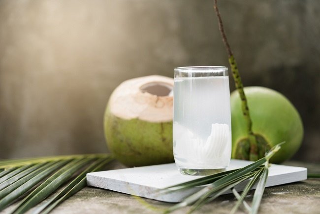 Ini Manfaat Minum Air Kelapa Setiap Hari