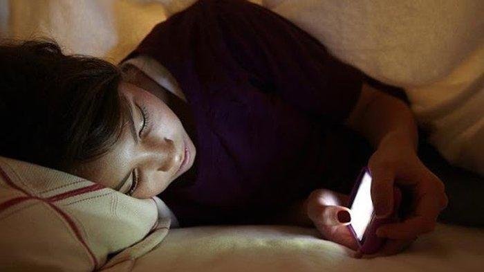 Bahaya! Buka HP Saat Bangun Tidur, Bisa Bikin Stres Hingga Rusak Otak