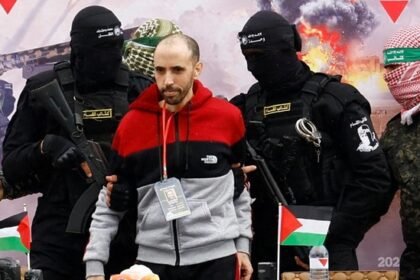Selama Disandera, Hamas Sediakan Taurat dan Izinkan Ibadah