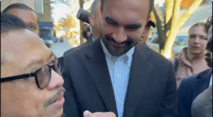 Momen saat Imam Shamsi Ali saat membacakan Alfatihah untuk kemenangan Zohran Mamdani sebelum pemilihan walikota New York