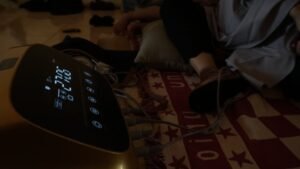 Siti Fatimah akhirnya menemukan listrik di pos DMC Dompet Dhuafa untuk terapi kanker ovariumya