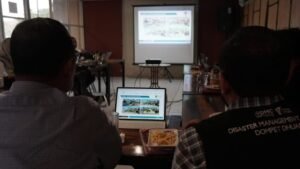 Ketua Pengurus Yayasan Dompet Dhuafa Republika, Ahmad Juwaini, memimpin langsung rapat koordinasi percepatan pemulihan pascabencana di Aceh