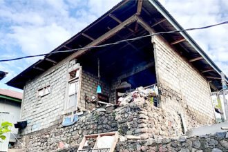 Ratusan Rumah di 5 Desa Pulau Adonara Flores Timur Rusak Imbas Gempa, Ribuan Orang Mengungsi