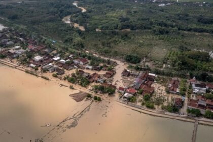 Tanggul Sungai Tuntang Jebol, 2.893 Warga Demak Mengungsi, 671 Hektare Sawah Kebanjiran