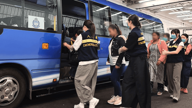 Soroti Tren Penyalahgunaan Klaim Suaka, Imigrasi Hong Kong Deportasi 35 Mantan PRT Asing