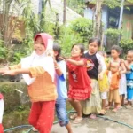 Cegah Penelantaran Anak, Jawa Barat Batasi Keberangkatan PMI Perempuan yang Punya Balita. [Foto BBC New Indonesia]