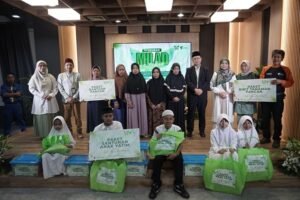 Pemberian santunan menjadi bagian dari acara syukuran Milad ke-33 Dompet Dhuafa