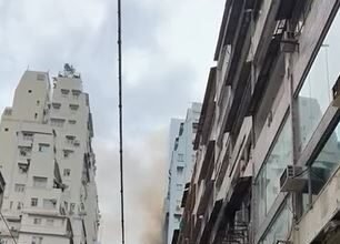 Kebakaran di Causeway Bay: 53 Orang Dievakuasi, Lalu Lintas Ditutup dan Layanan Trem Dihentikan