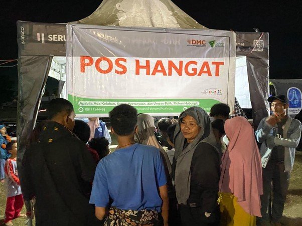 Tiba di Maumere, Tim Respons Dompet Dhuafa Bantu Dampingi Pemindahan Pengungsi dan Hadirkan Pos Hangat di Pengungsian