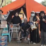 Di Pengungsian Nagekeo NTT Kakek Abdul Terima Alat Bantu Jalan