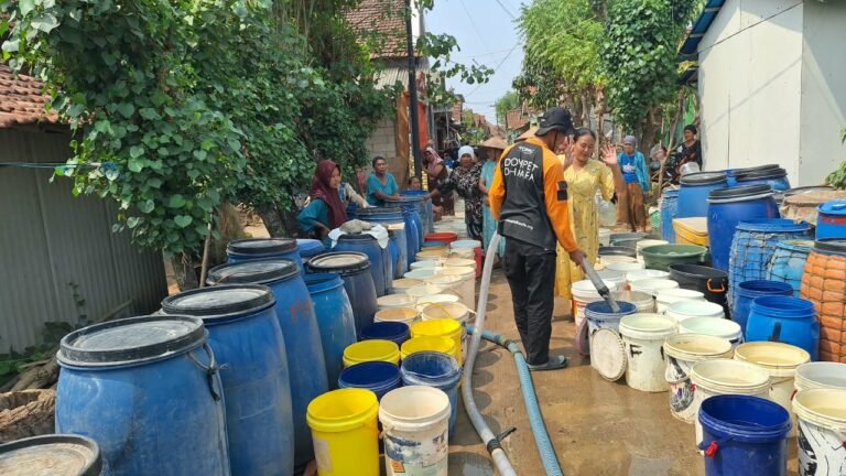 Kemarau Panjang, Dompet Dhuafa Jateng Salurkan 42.000 Liter Air Bersih untuk 426 KK di Jepara dan Grobogan